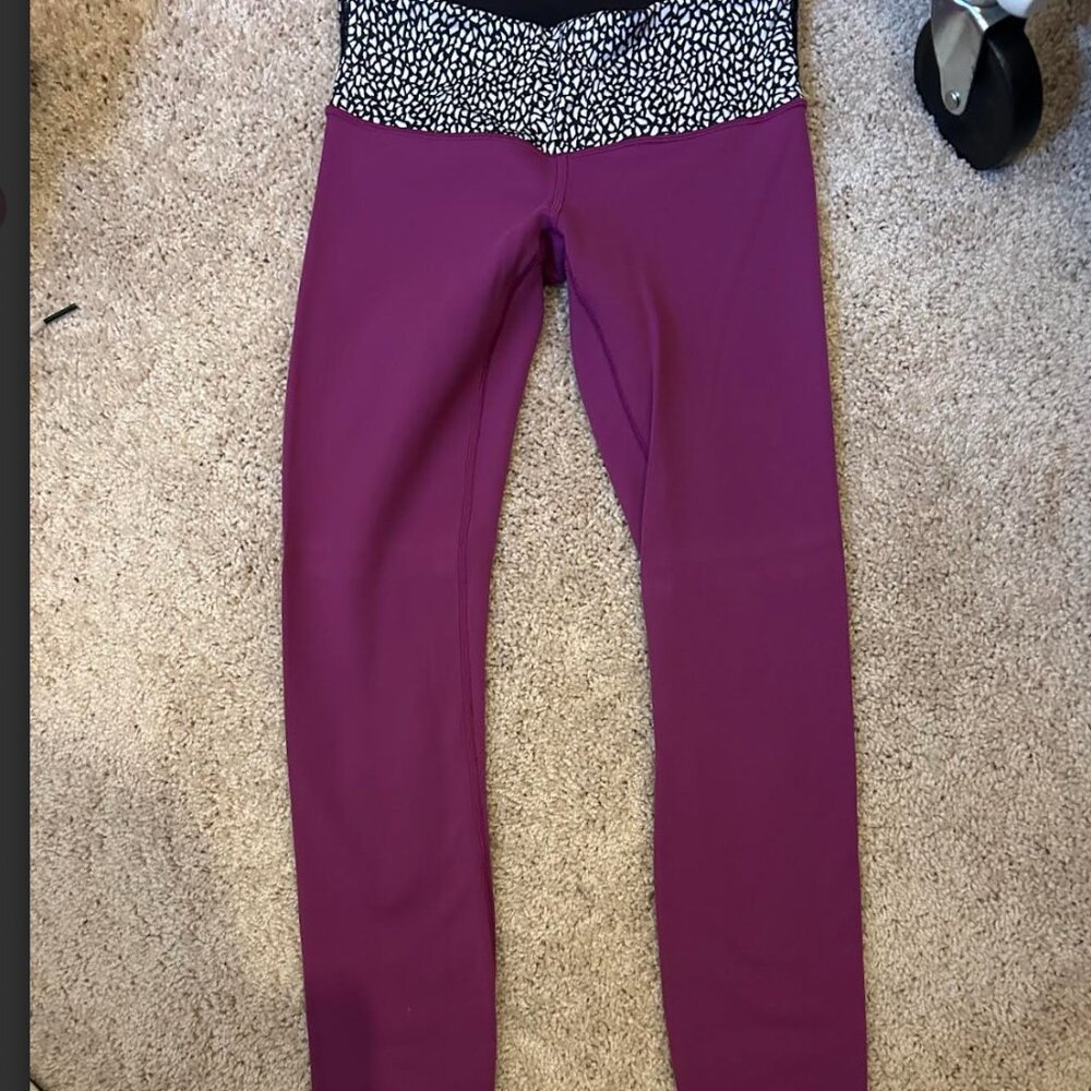 black and reversible wunder under leggings